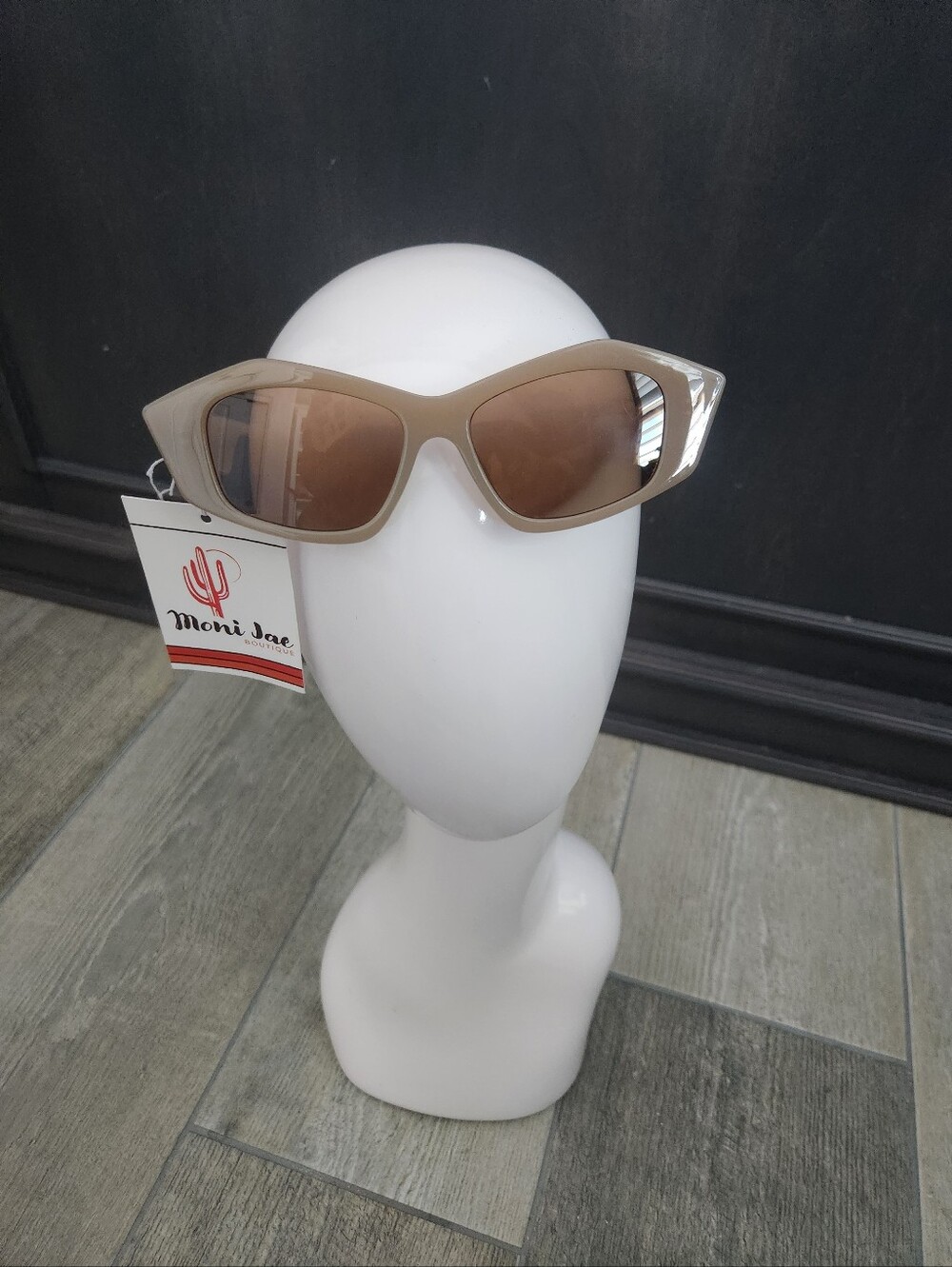 (new) Fifth & Ninth Zaria Sunglasses in Stone